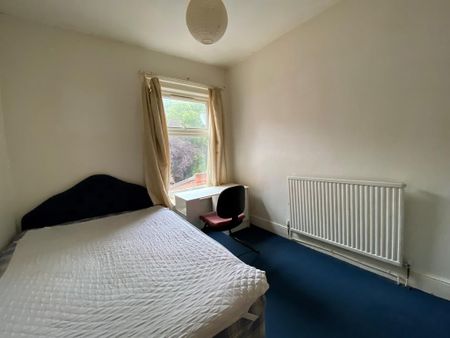 3 bedroom semi-detached house to rent - Photo 2