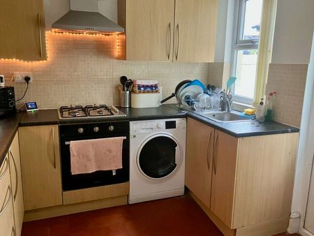 3 bed student house available for 24/25 Academic Year in Hall Lane, L7. Room 1 - Photo 3