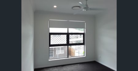 STUNNING 3 BEDROOM TOWNHOUSE IN MANGO HILL WITH POOL IN COMPLEX - Photo 4