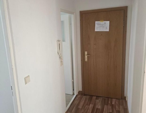 Singlewohnung mit Tageslichtbad im 1. Obergeschoss! - Photo 1