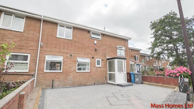 4 bedroom semi-detached house to rent - Photo 1