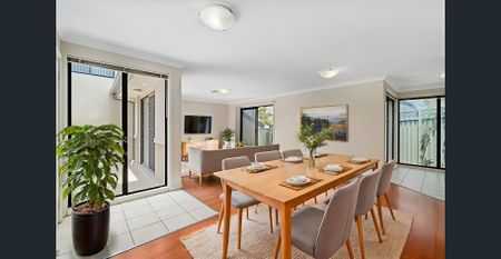 Spacious townhouse with oversized courtyard - Photo 2