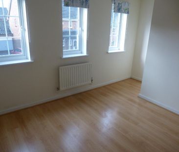 3 bedroom link detached house to rent - Photo 4