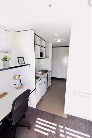 Medium 1 Bedroom with balcony style 2 - Photo 4