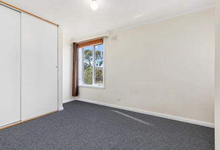 NEAT AND TIDY! - Photo 5