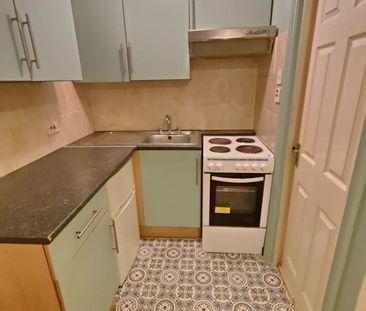 Studio Flat, Downs Road, LU1 - Photo 1