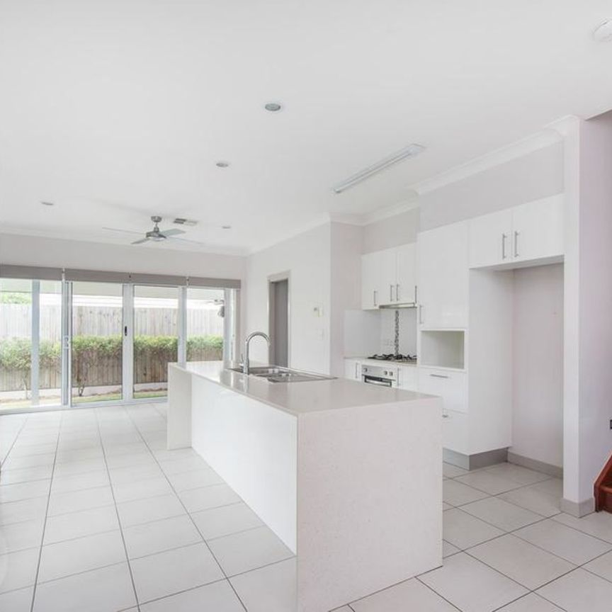 59, Lawson Street, QLD, Morningside - Photo 1