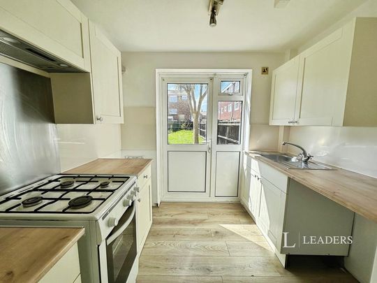 3 bedroom terraced house to rent - Photo 1