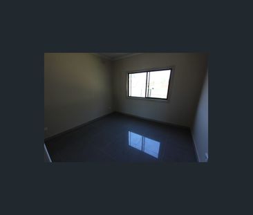 RENOVATED FAMILY HOME, FLOOR TILES THROUGH OUT, MODERN KITCHEN & MO... - Photo 3