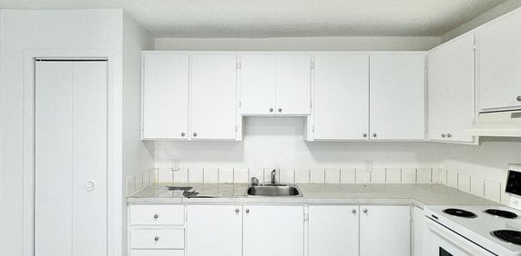 2 Beds 1 Bath - 914 Rue Désaulniers, Saint-Jean-sur-Richelieu - Photo 2