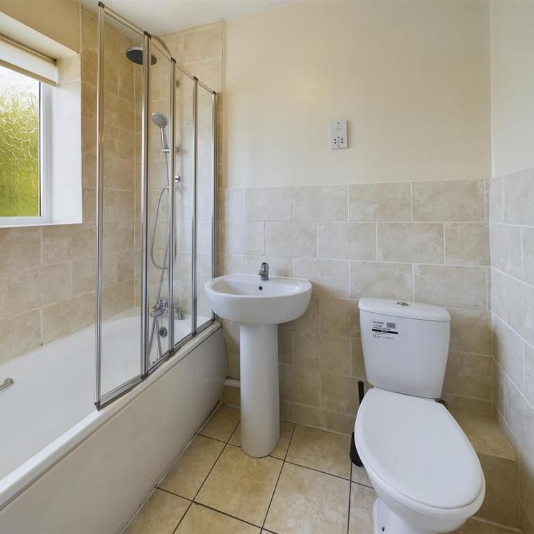 3 bedroom semi-detached house to rent - Photo 1