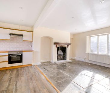 2 bedroom semi-detached house to rent - Photo 2