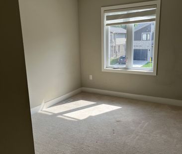 For Lease - 677 Chelton Road, London South, Ontario - Photo 4