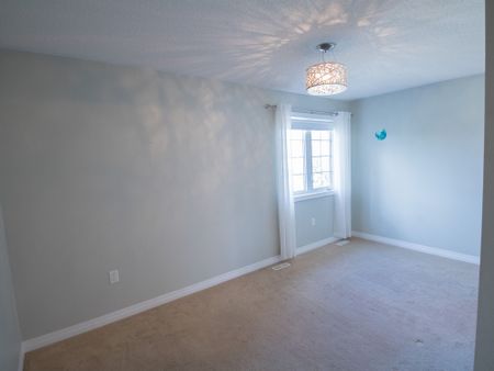 For Lease - 278 Montreal Circle, Hamilton, Ontario - Photo 5