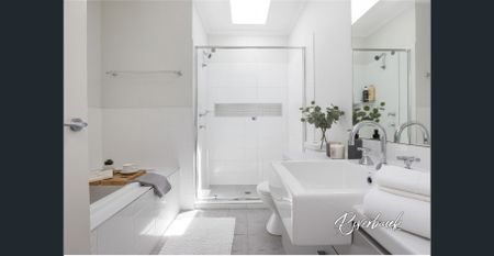 Modern Family Home - Photo 5