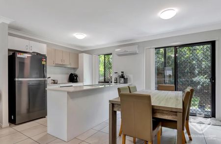Modern 3-Bedroom Townhouse in a Convenient Dinmore Location - Photo 2