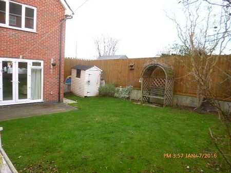 3 bedroom semi-detached house to rent - Photo 2