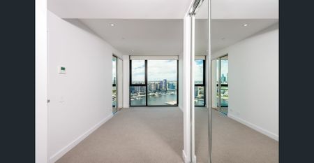 Luxury Top-Floor Loft Style Two-Bedroom Residence with Waterview - Photo 3