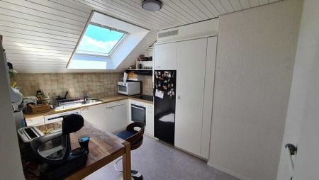 Grosszügige Dachwohnung mit Balkon! 1. Monat GESCHENKT! - Photo 3