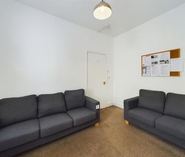 3 bedroom maisonette to rent - Photo 2
