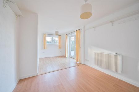 4 bedroom detached house to rent - Photo 3