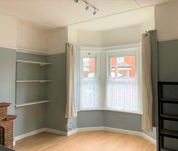 Flat to rent on - Photo 2