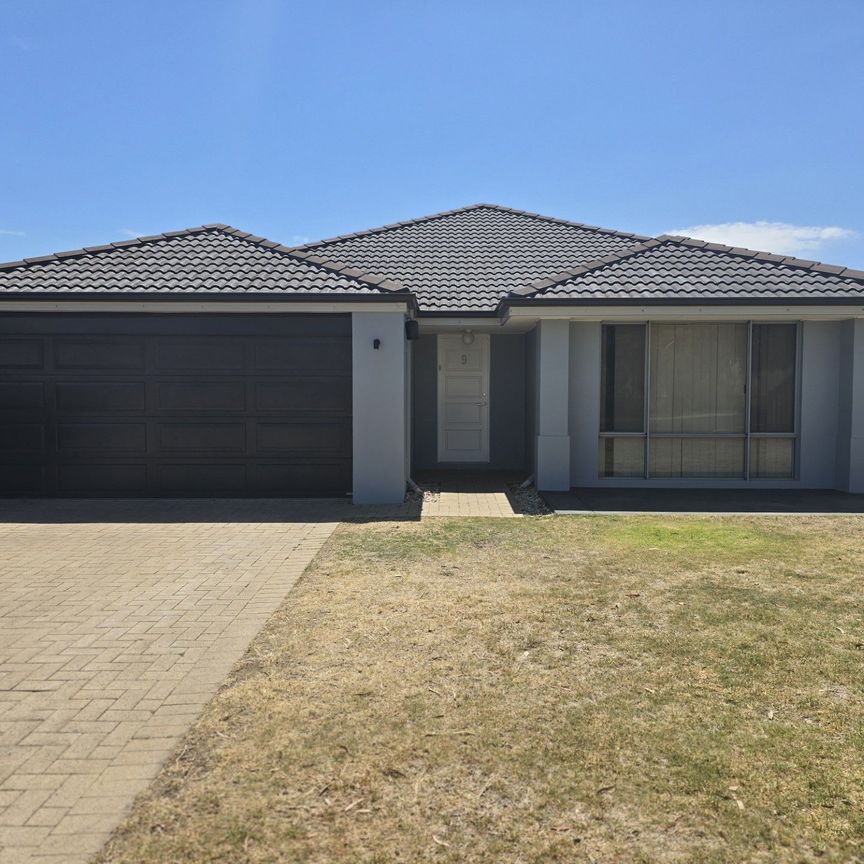 Spacious 4x2 Home with Double Garage - Photo 1