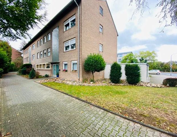 Schöne 2-Zimmer Dachgeschosswohnung in MG-Windberg - Photo 1