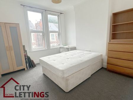 4 Bedroom End Terraced House - Photo 3