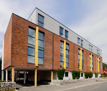 Classic 3 Bed Apartment - Photo 4