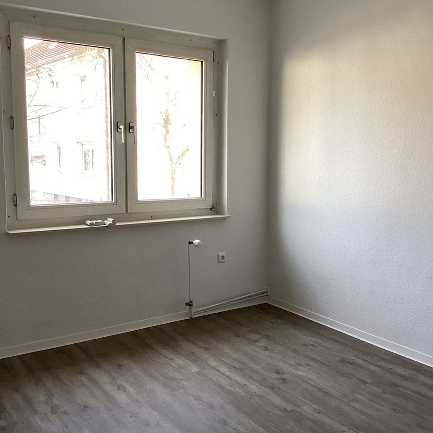 Hier ist es richtig schön! Drei Zimmer mit Balkon in super ruhiger Grünlage - Photo 1