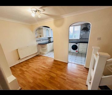 1 bedroom in a house share to rent - Photo 3