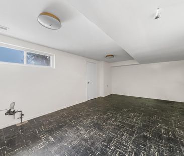 For Lease - 35 Caswell Drive, Toronto, Ontario - Photo 3