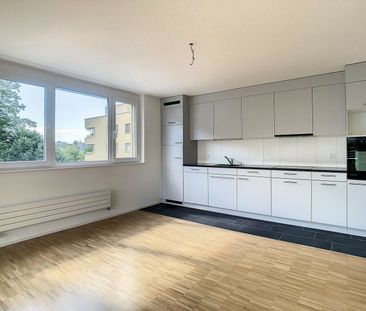 SEHR SCHÖNE ATTIKA 3,5 Zi.-Wohnung / MAGNIFIQUE ATTIQUE de 3,5 pièces - Photo 4