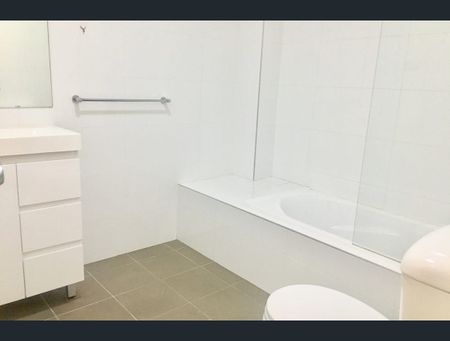 Two Bedroom Apartment in the Centre of Rosehill - Photo 5