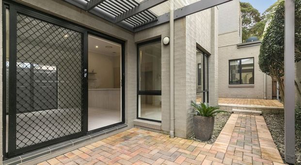 Warriewood, 17 Fern Circuit - Photo 1