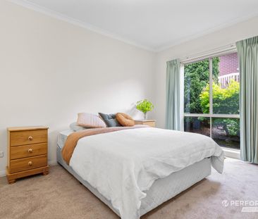 Modern Everyday Living in Central Greensborough - Photo 2