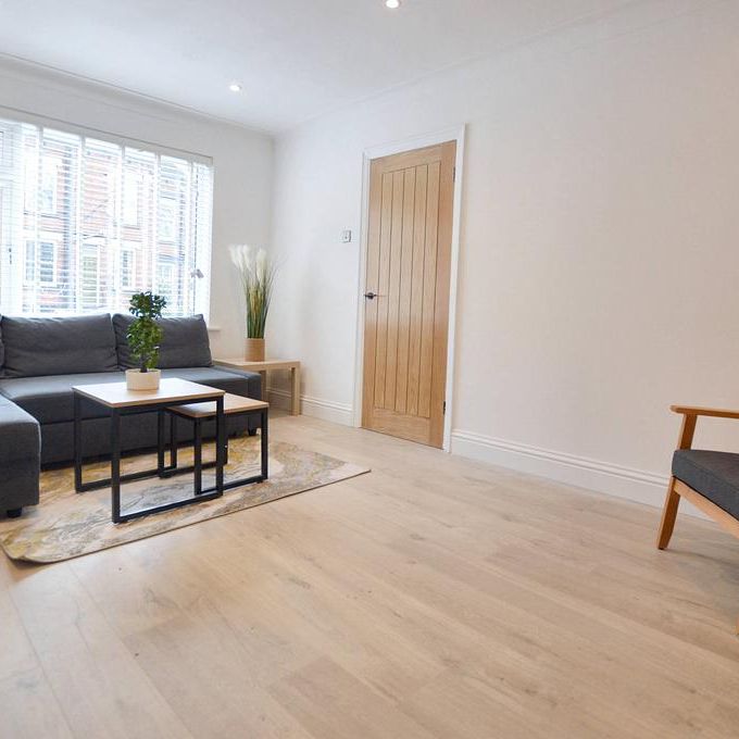 4 bedroom end of terrace house to rent - Photo 1