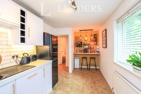 2 bedroom apartment to rent Sutton Close, Beckenham, BR3 - Photo 5