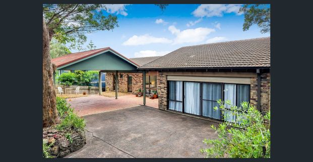 Spacious Beachside Family Home – Just a Short Walk to the Beach! - Photo 1