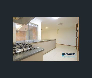 Spacious Family Living in the Heart of Willetton - Photo 4