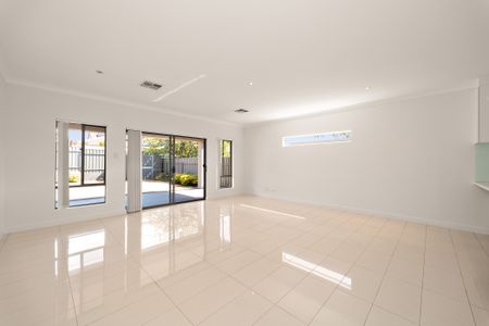 22b Hancock Avenue, Campbelltown SA 5074 - House For Rent | Domain - Photo 2