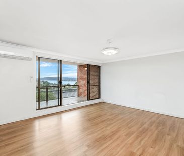 Brisbane Water Views & Updated Apartment - Photo 6