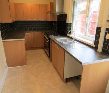 3 bedroom semi-detached house to rent - Photo 4