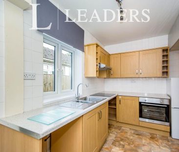 3 bedroom semi-detached house to rent - Photo 6