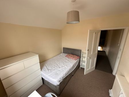 5 bedroom house - Photo 4