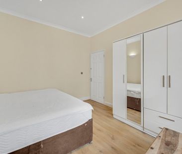 3 bedroom flat to rent - Photo 4