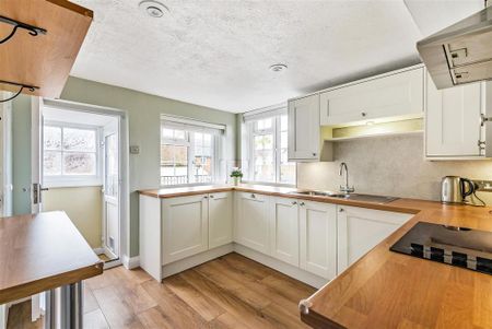 3 bedroom flat to rent - Photo 4