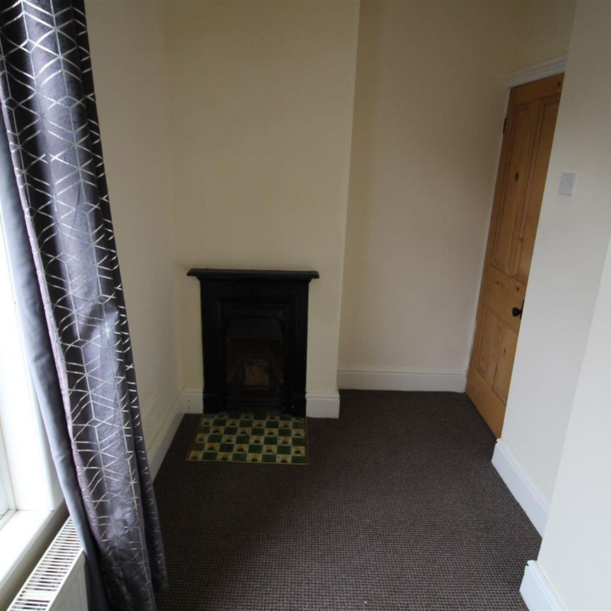 3 Bedroom Terraced House for Rent - Photo 1