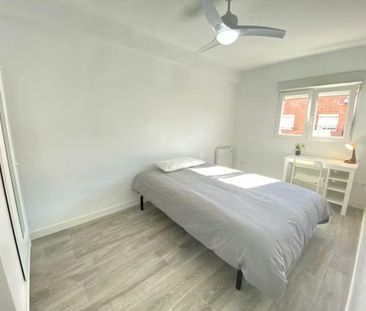 Calle de Encarnación Oviol, Madrid, Community of Madrid 28021 - Photo 3